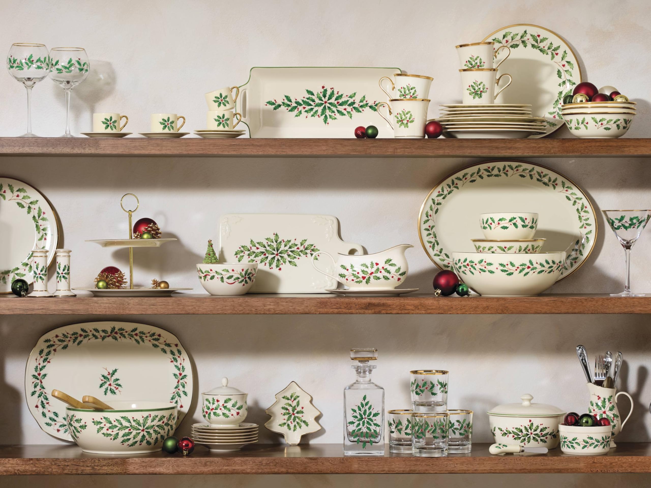 Lenox Holiday dinnerware shown as dishwasher-safe for easy cleanup