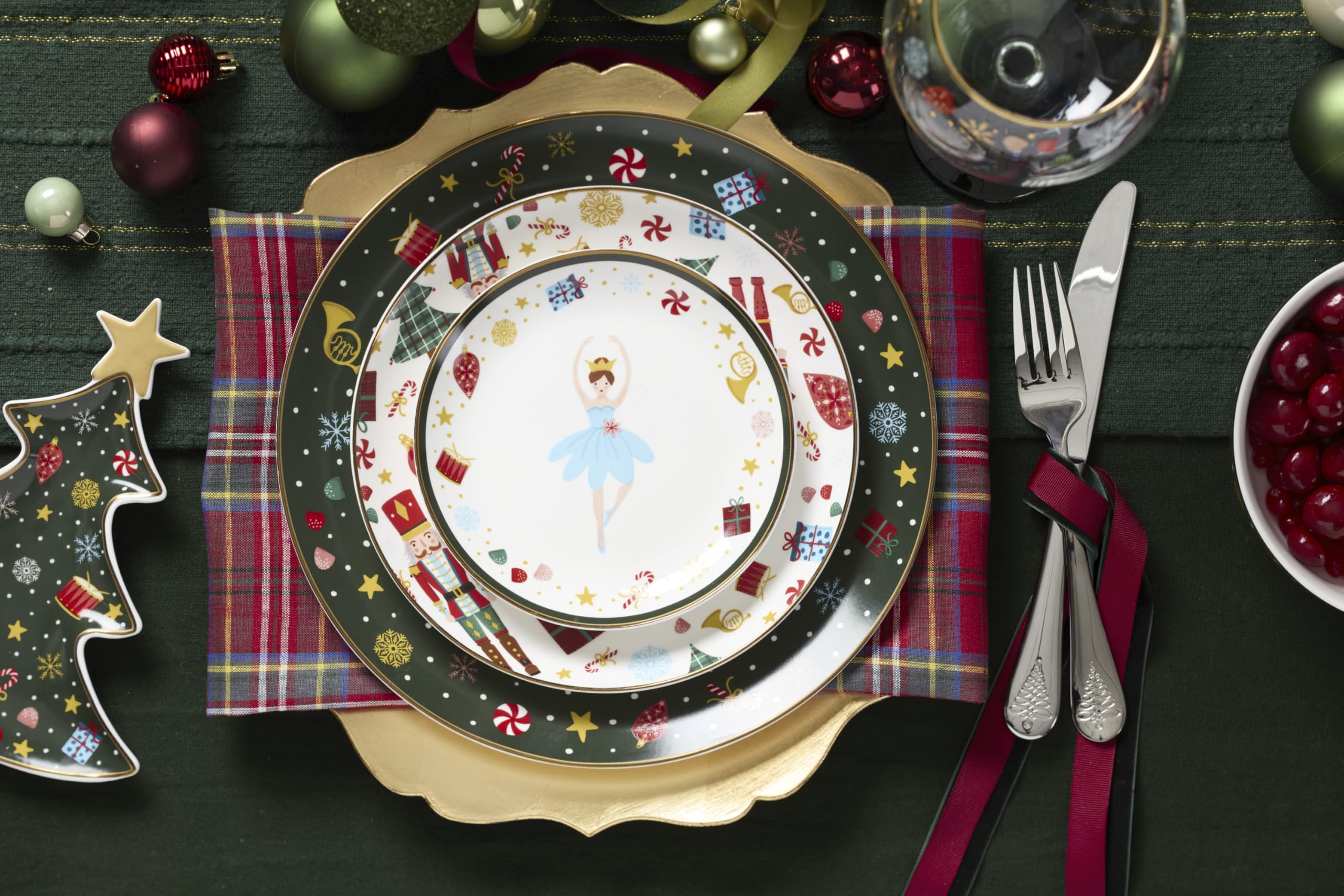 Lenox Nutcracker Ballet plate detail on gold edging.
