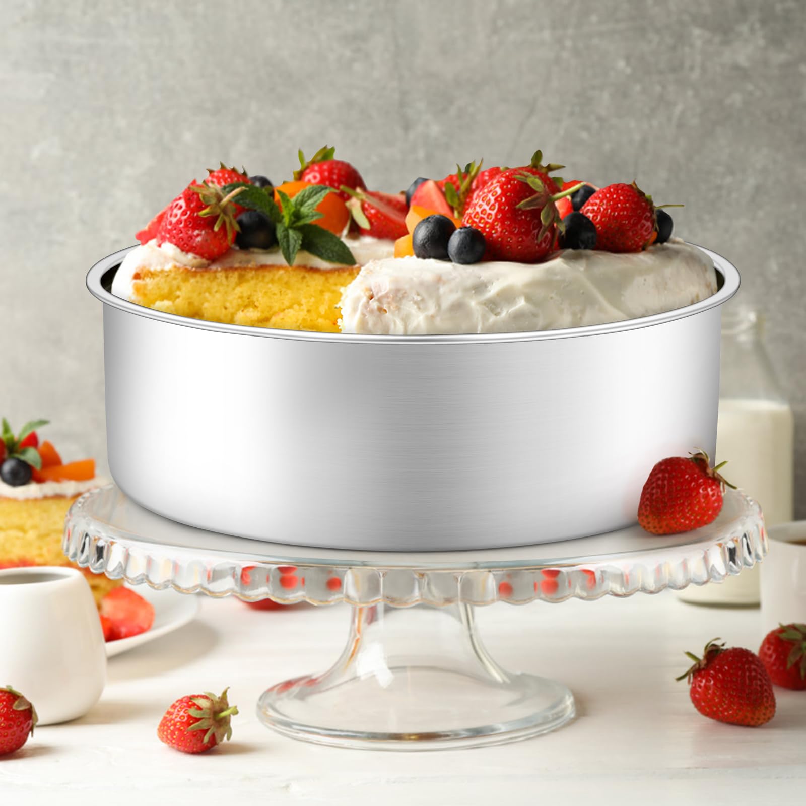 Leonyo cake pan pair arrives gift-ready for holidays and gatherings.