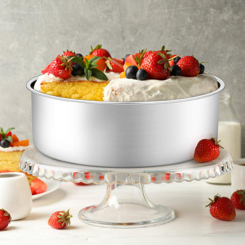 Leonyo cake pan pair arrives gift-ready for holidays and gatherings.