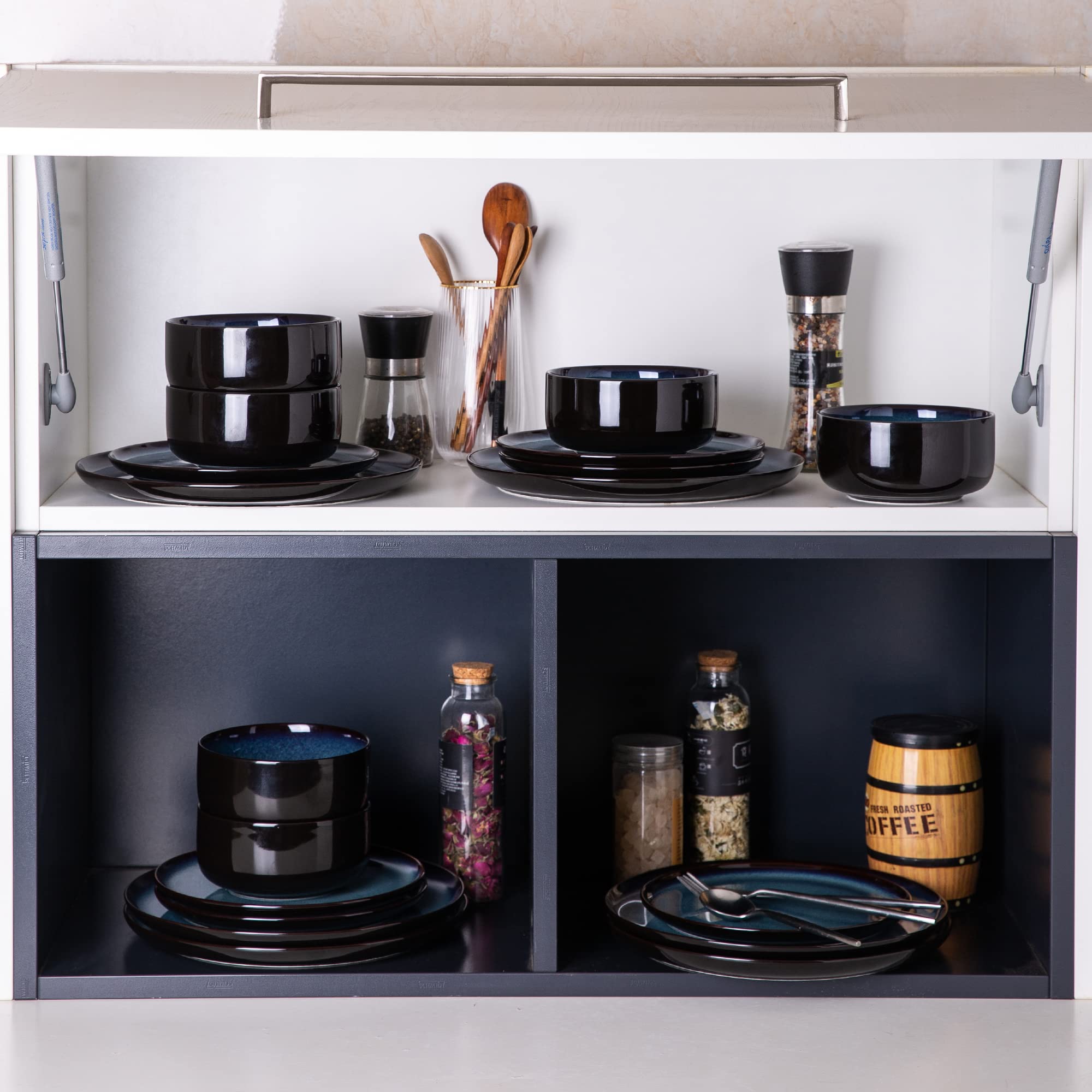 LERATIO durable, lead-free glaze dinnerware ready for gifting.