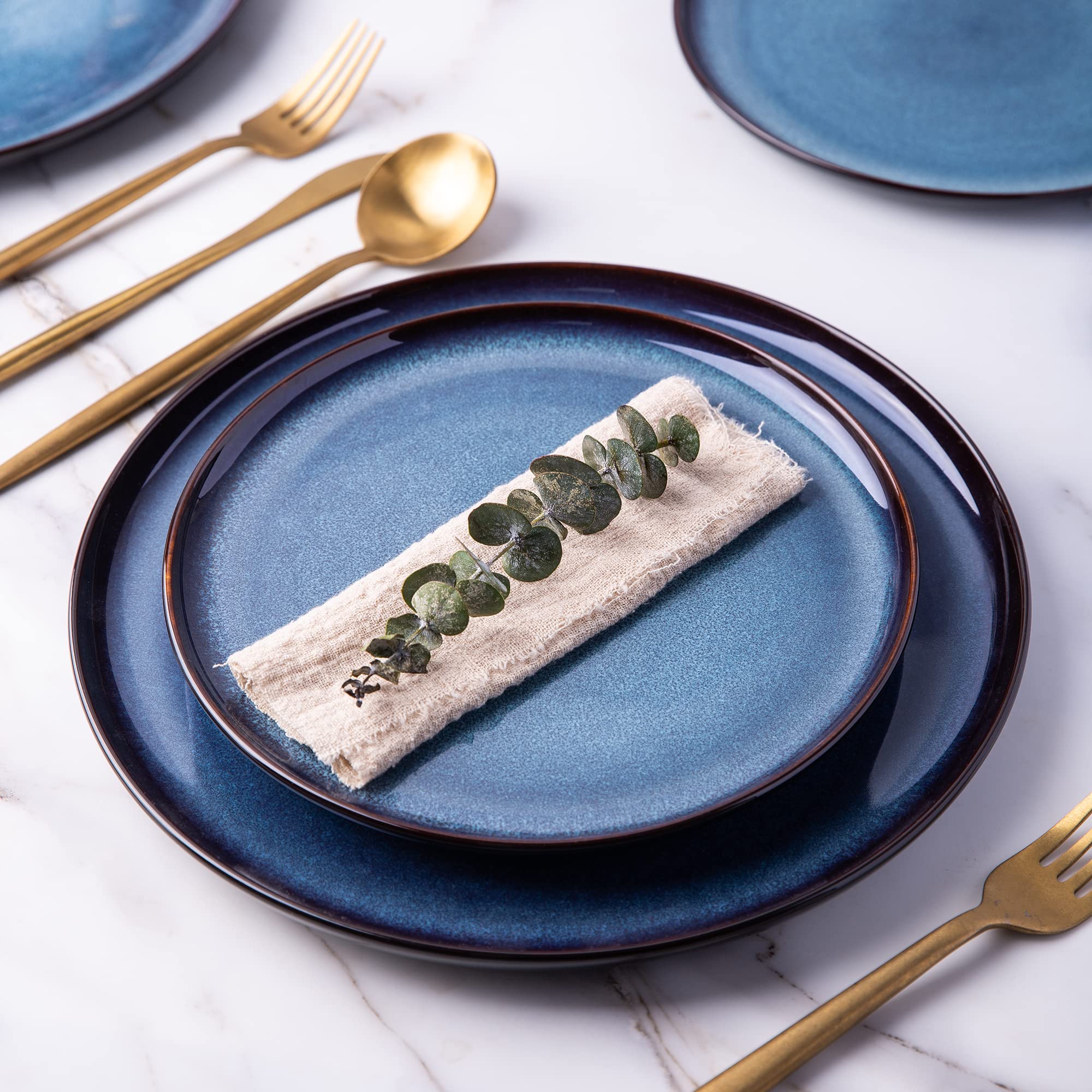 LERATIO blue reactive glaze on ceramic plate, table setting highlight.