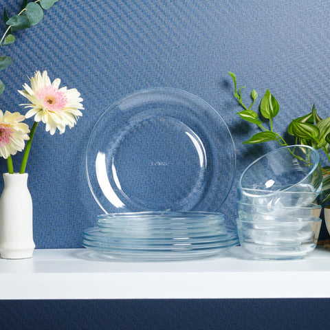 Le'raze glass dinnerware is dishwasher-safe for quick cleanup after meals.