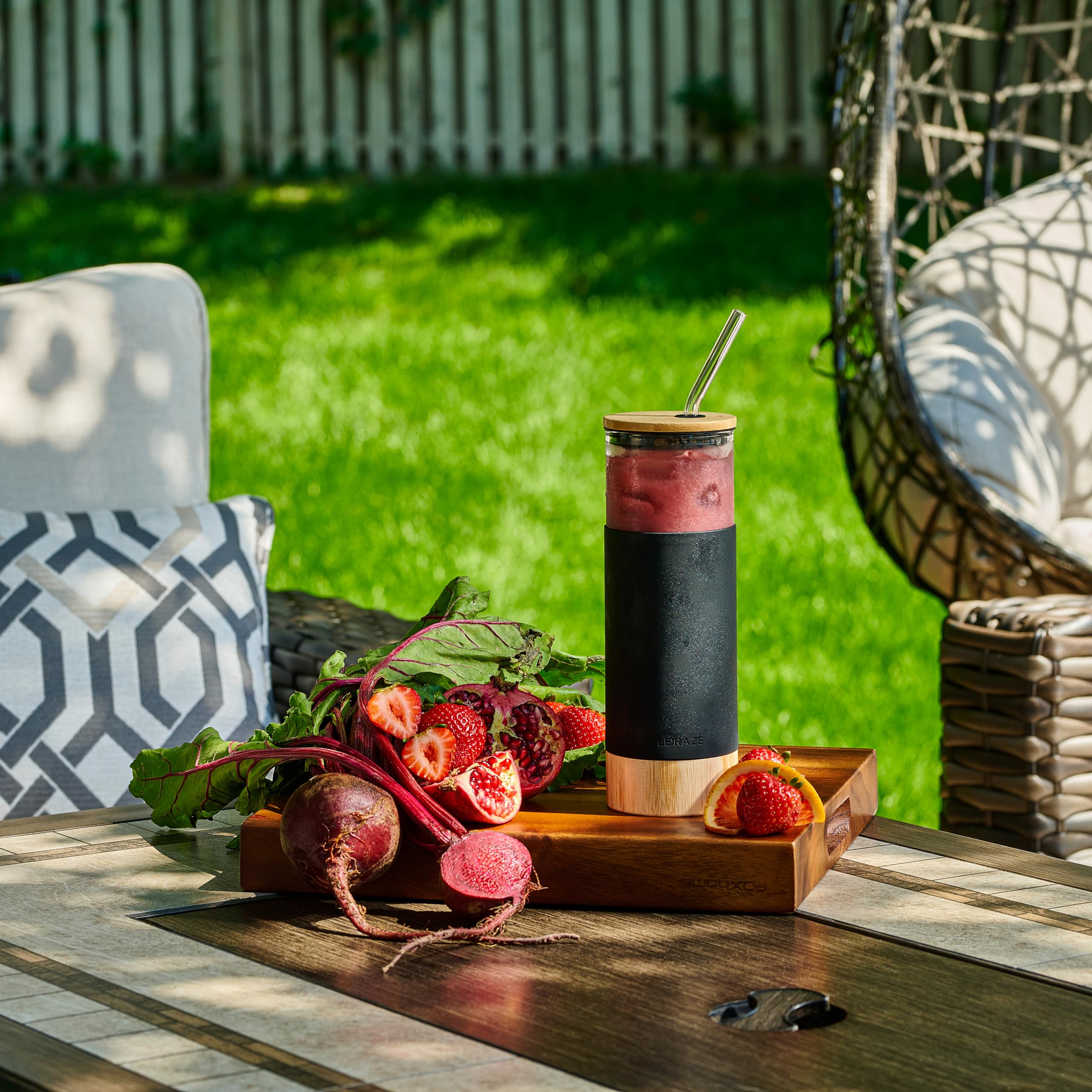 Le'raze reusable glass straw complements the eco-friendly tumbler for on-the-go sipping.