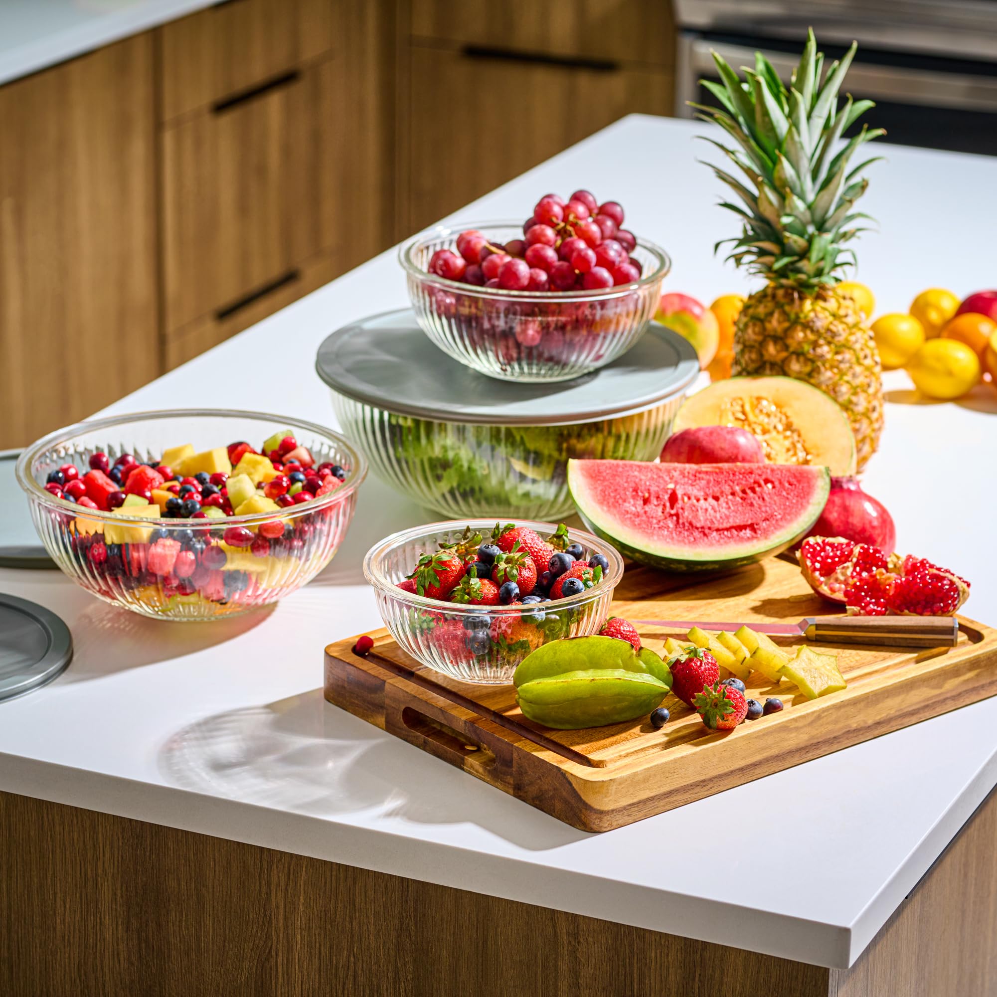 Le'raze airtight lids prevent spills during on-the-go meals.