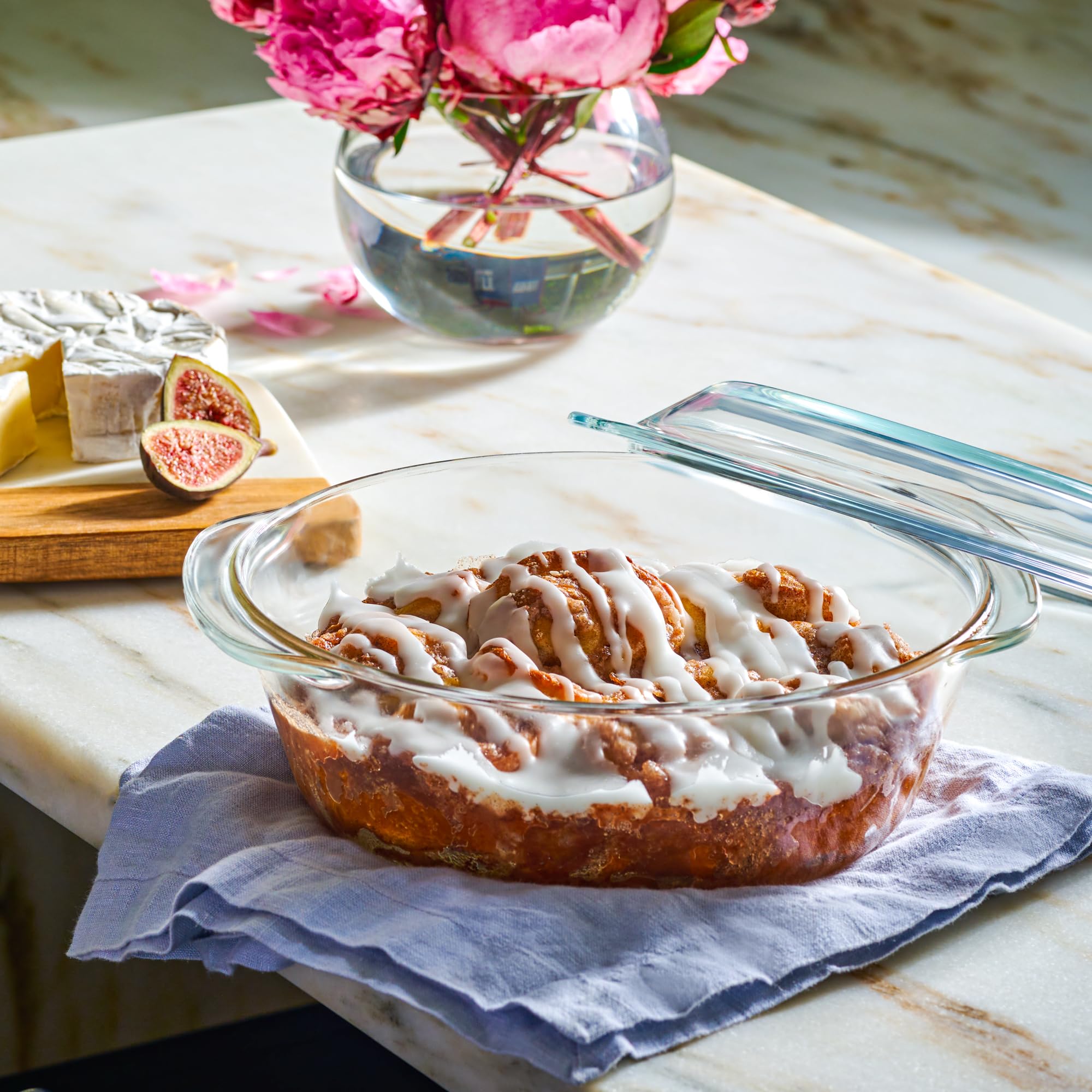 Le'raze clear glass lids preserve freshness and prevent spills during transport
