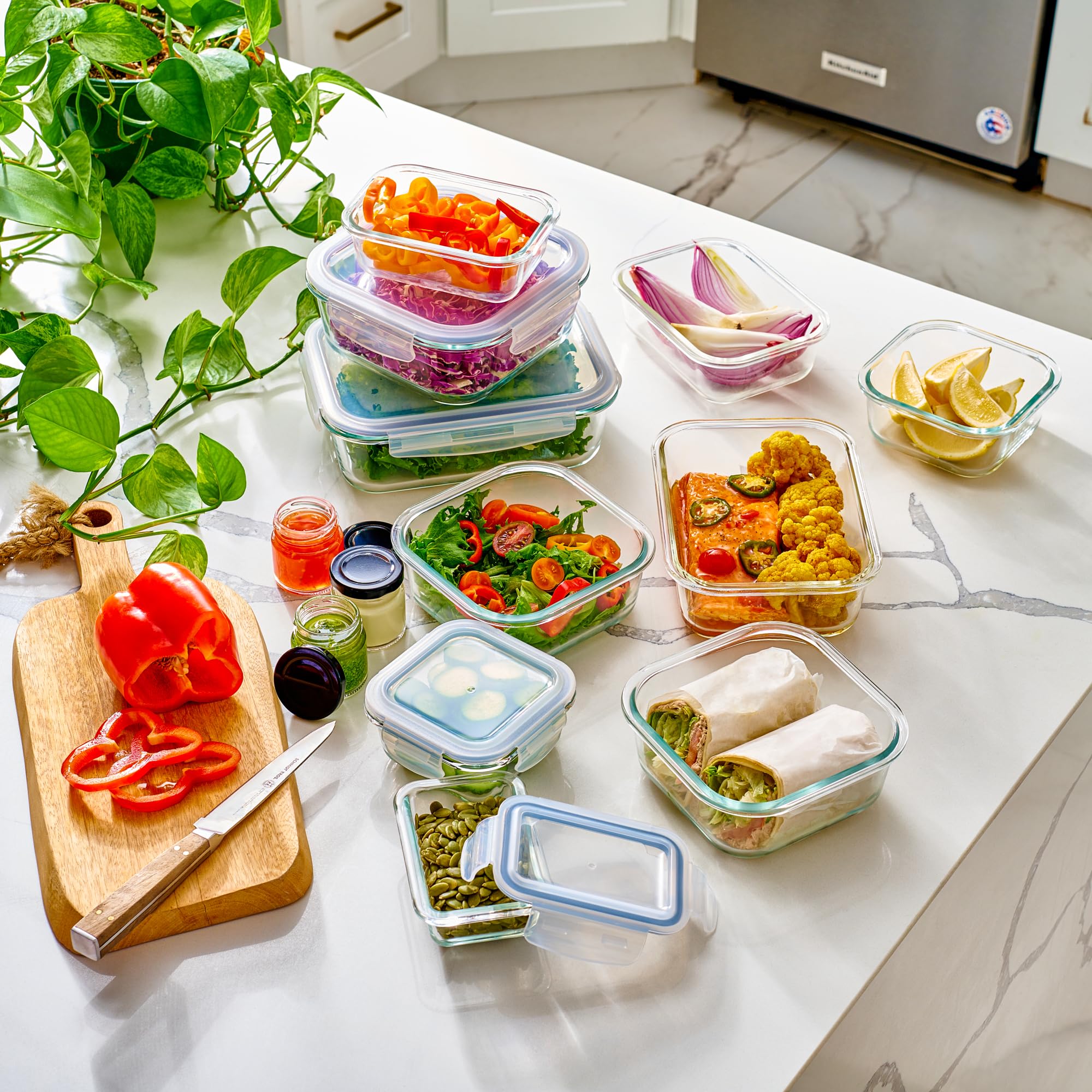 Le'raze crystal-clear glass containers for quick content visibility and easy meal prep.