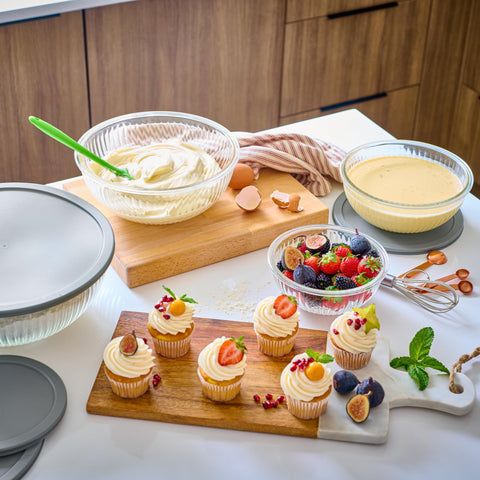 Le'raze microwave-safe glass bowls simplify reheating and food freshness.