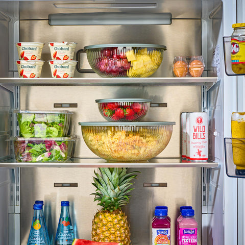 Le'raze includes small, medium, and large bowls for versatile storage.