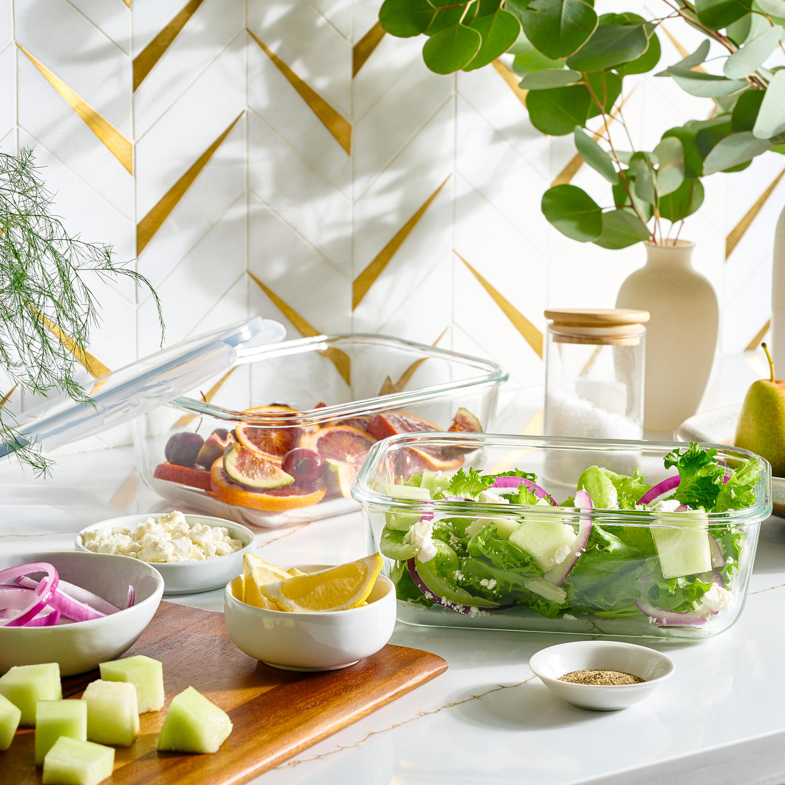 Le'raze top-rack dishwasher-safe lids simplify cleaning and reuse.