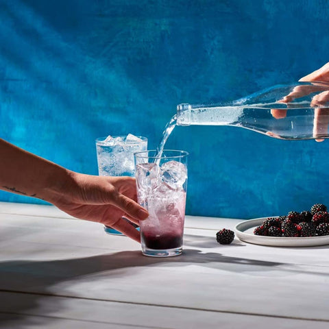 Le'raze water and iced-tea glass for refreshing hydration.