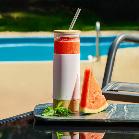 Le'raze white modern tumbler adds elegance to any desk