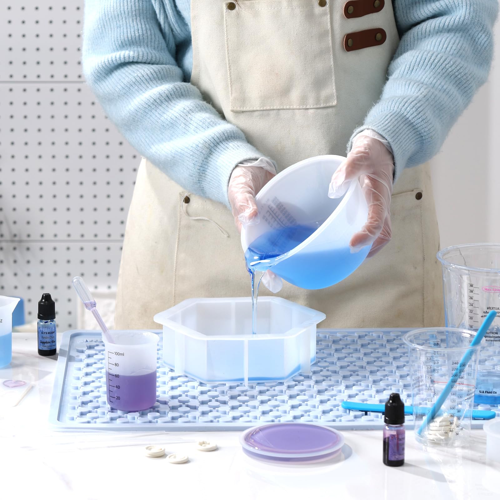 LETS RESIN disposable gloves to keep your workspace clean.