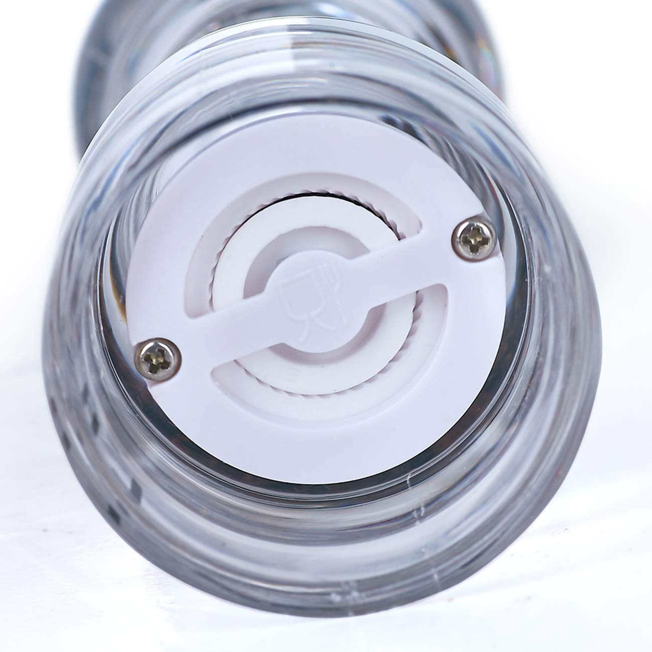 LHS Pepper Mill ceramic grinder enables adjustable coarseness for perfect grind.