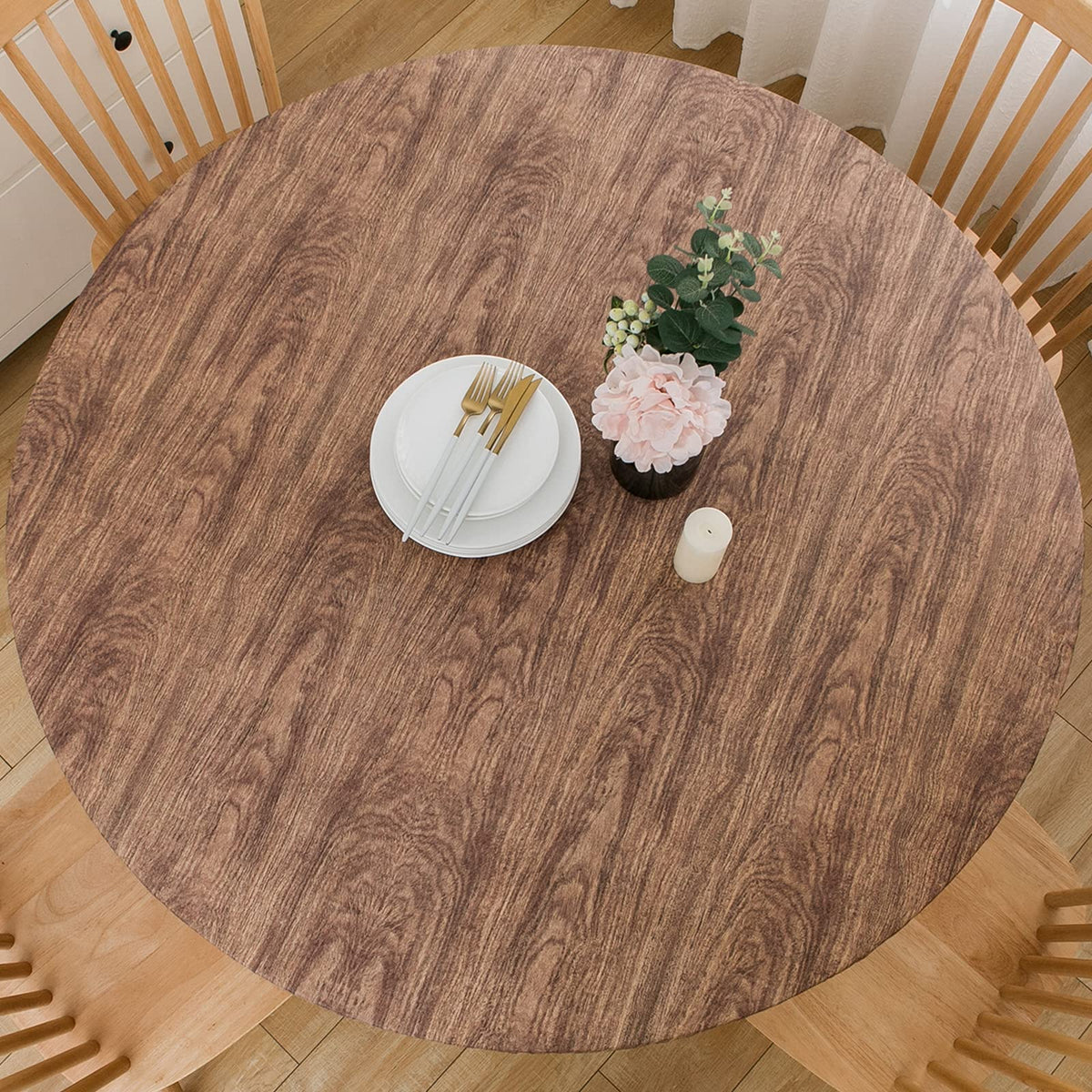 LIBERECOO round tablecloth with flannel backing for a non-slip, secure fit.