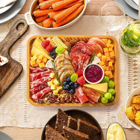 Lifewit charcuterie board surface texture promotes easy cleaning and maintenance.