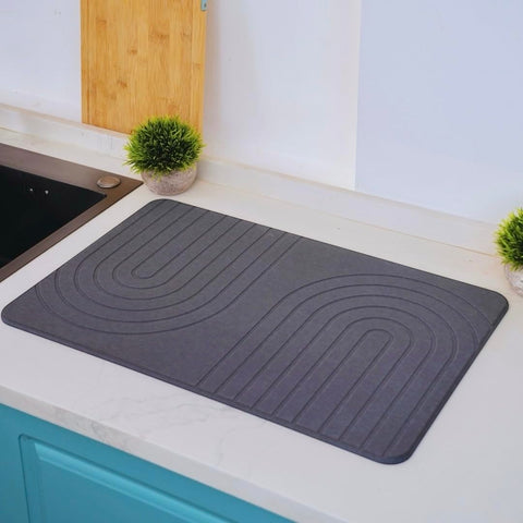 LIFSEZY large stone drying mat on counter demonstrates fast water absorption