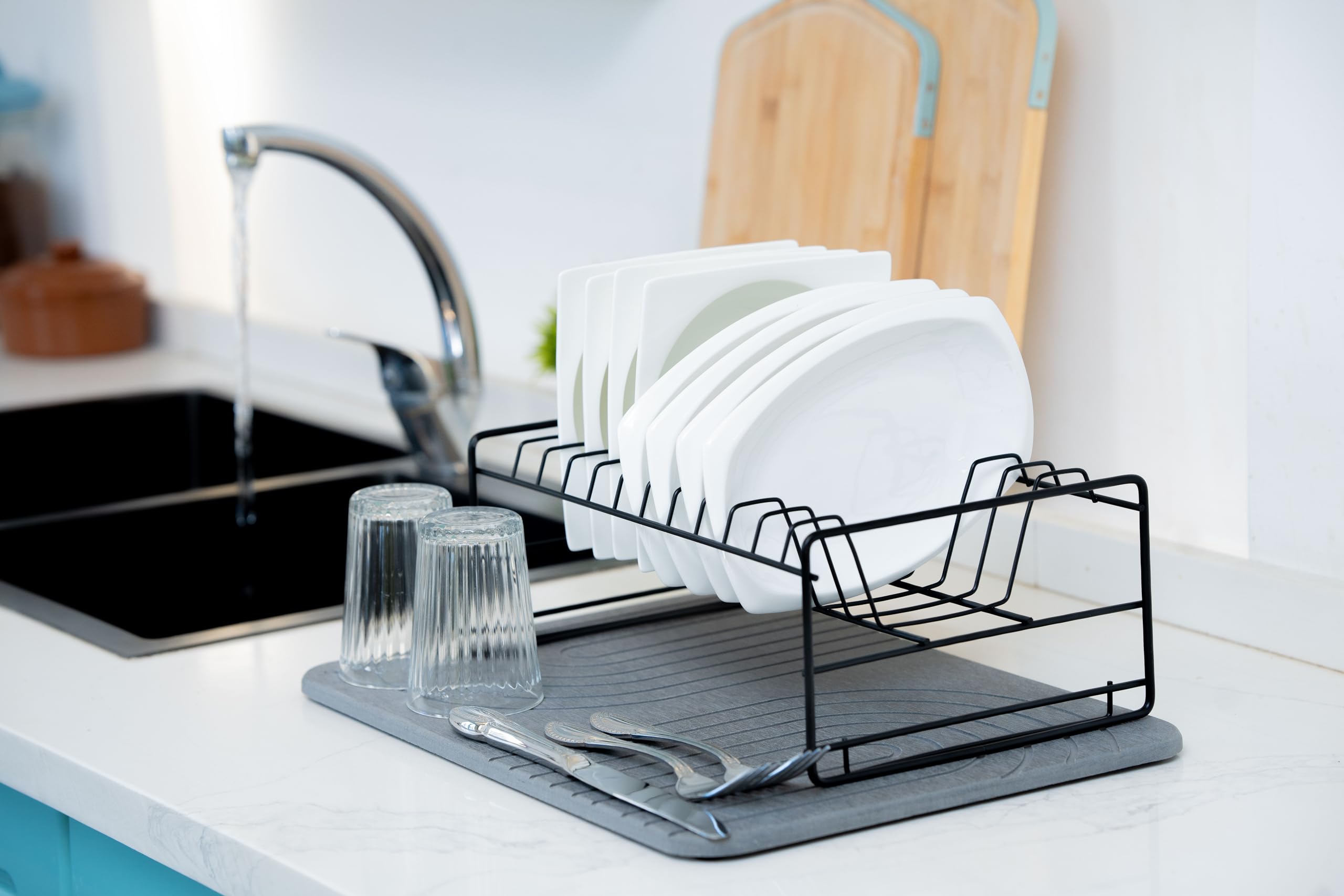 LIFSEZY quick-dry action aids faster dish completion and storage.