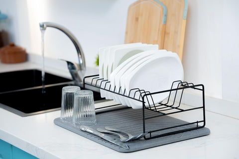 LIFSEZY quick-dry action aids faster dish completion and storage.