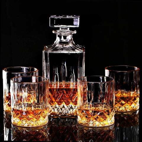 LIGHTEN LIFE non-lead crystal glass ensures everyday safety and clarity.