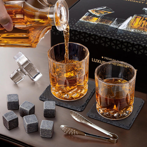 LIGHTEN LIFE four old-fashioned glasses accompany the set for refined tastings.