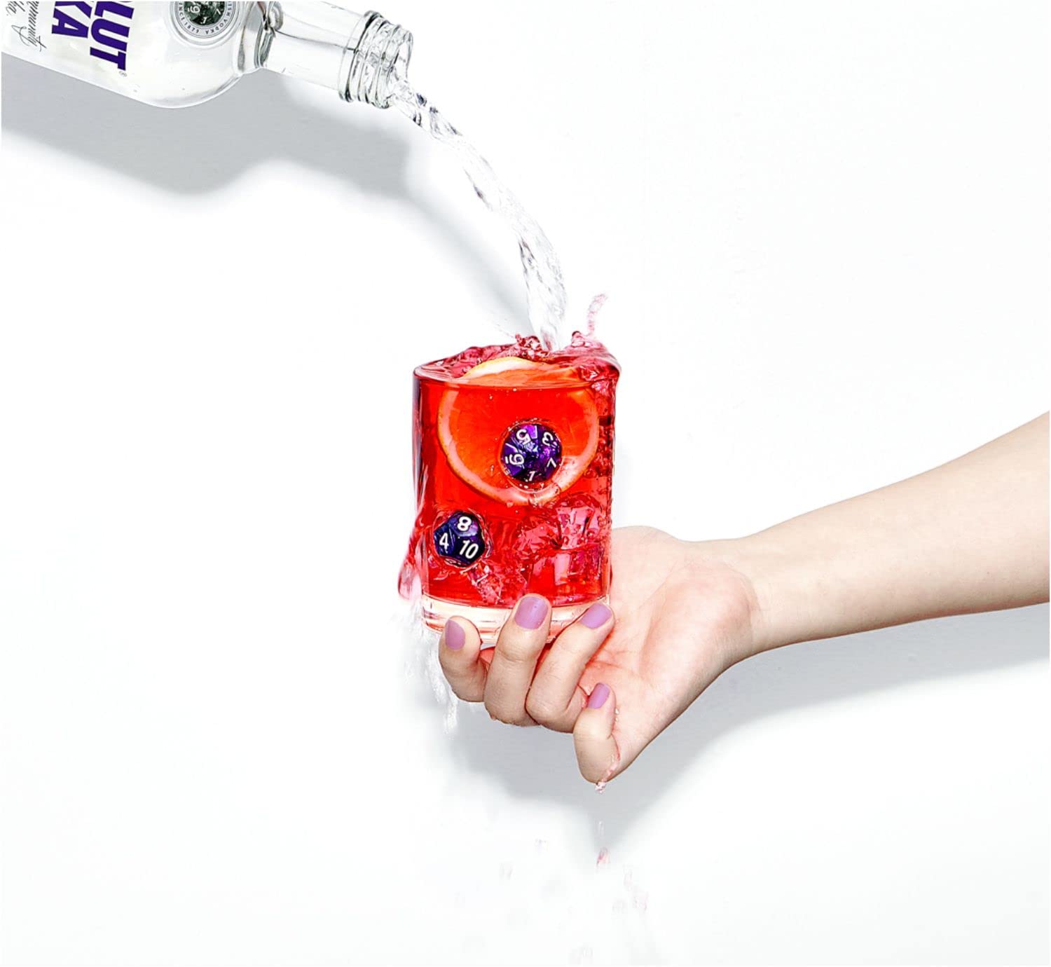LIIGEMI glass pairs with cocktails, bourbon, or juice for stylish entertaining