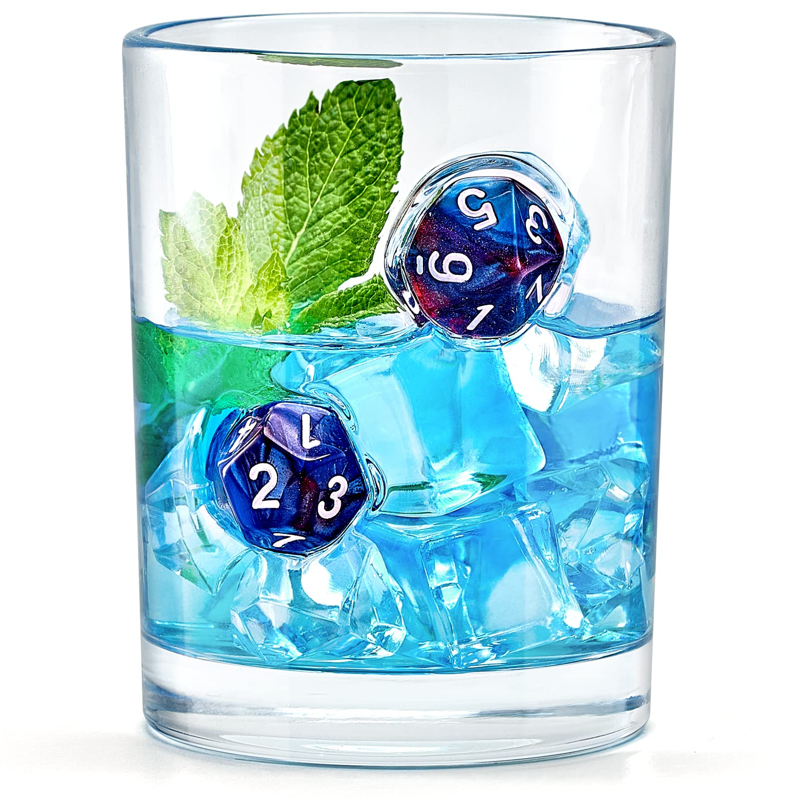 LIIGEMI whiskey glass with embedded dice for a striking presentation.
