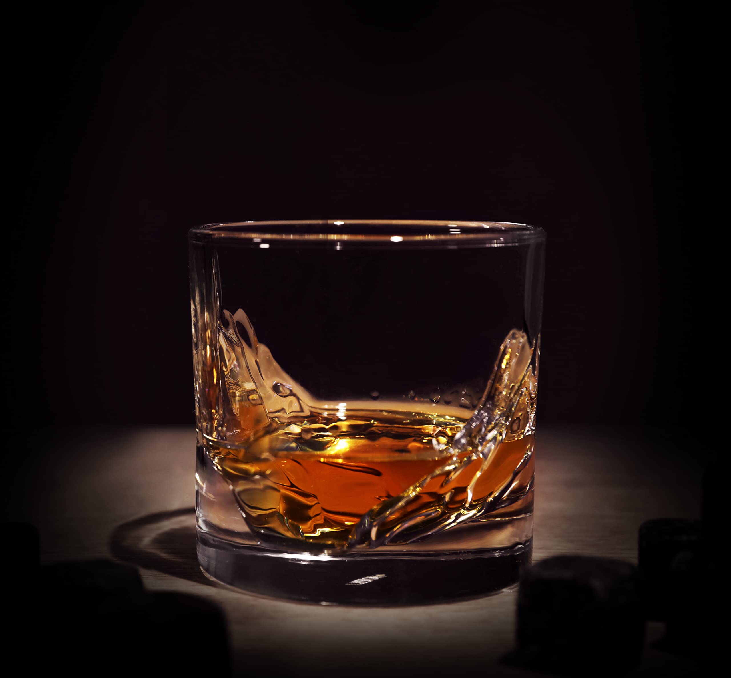 LIITON dishwasher-safe crystal glass for easy cleaning and reuse.