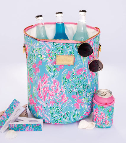 Lilly Pulitzer beach day set clips hold towels against breeze