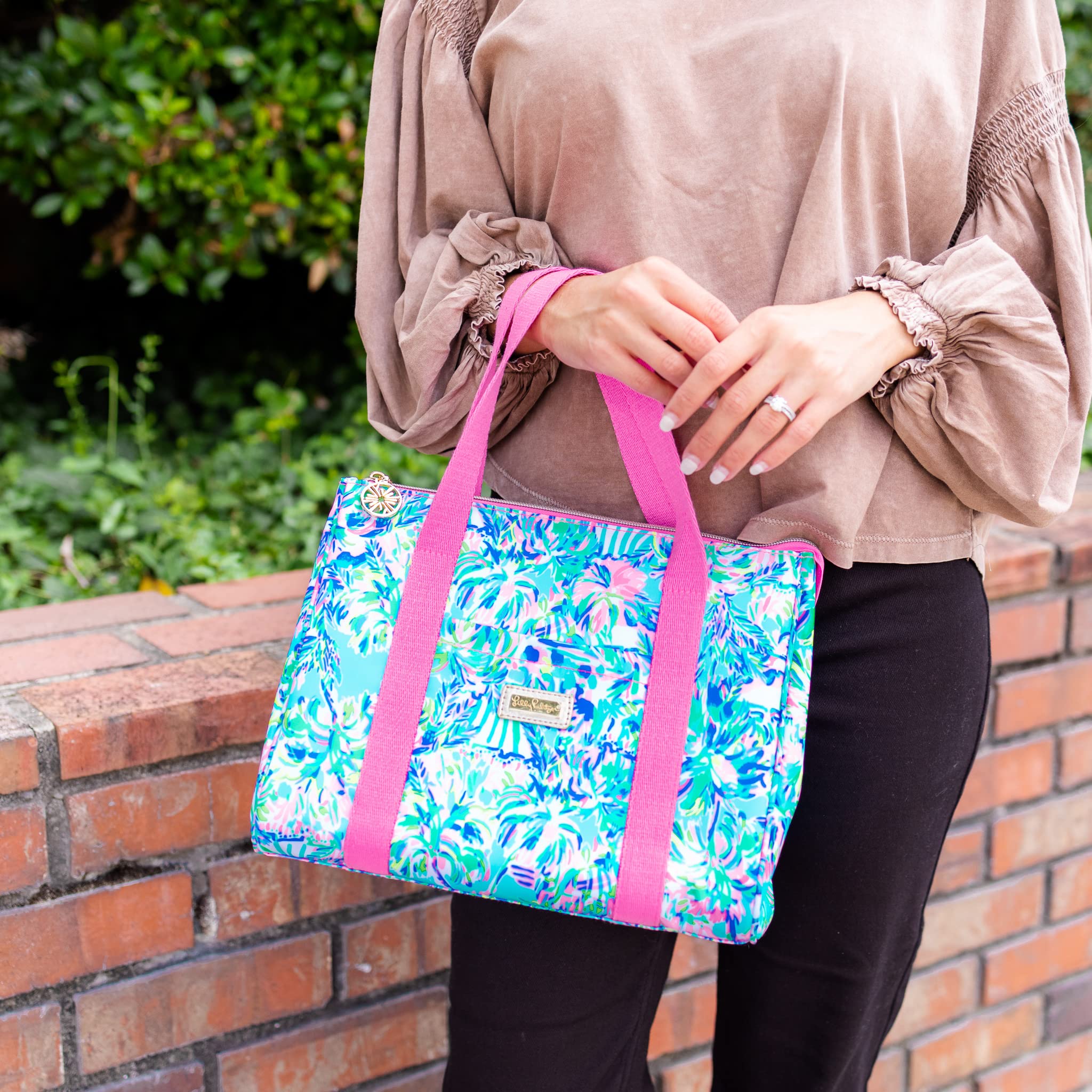 Lilly Pulitzer large-capacity lunch tote holds snacks and a meal