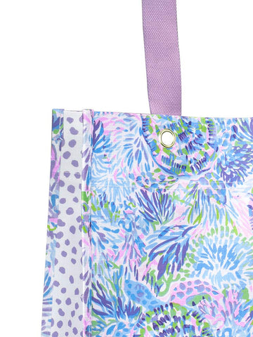 Lilly Pulitzer two handles market bag enables comfortable hand or shoulder carry.