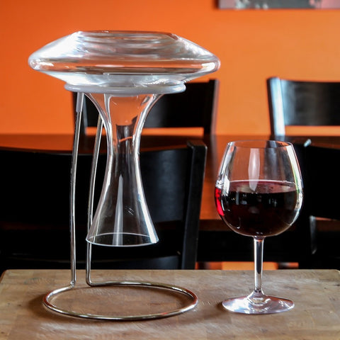 Lily's Home-standard-decanter-fit securely supports large bottomed decanters.
