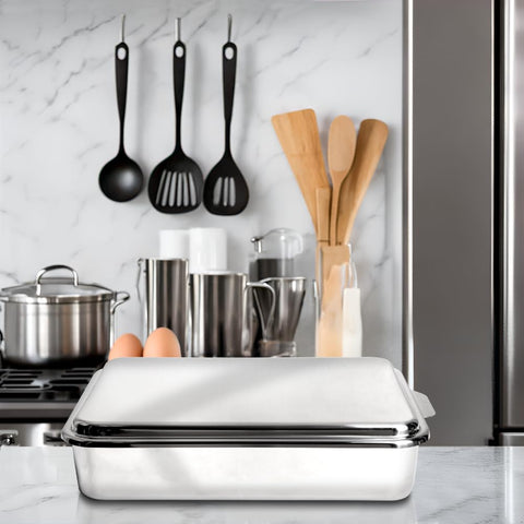 Lindy's snap-on lid on a pan top allows cake decoration space.