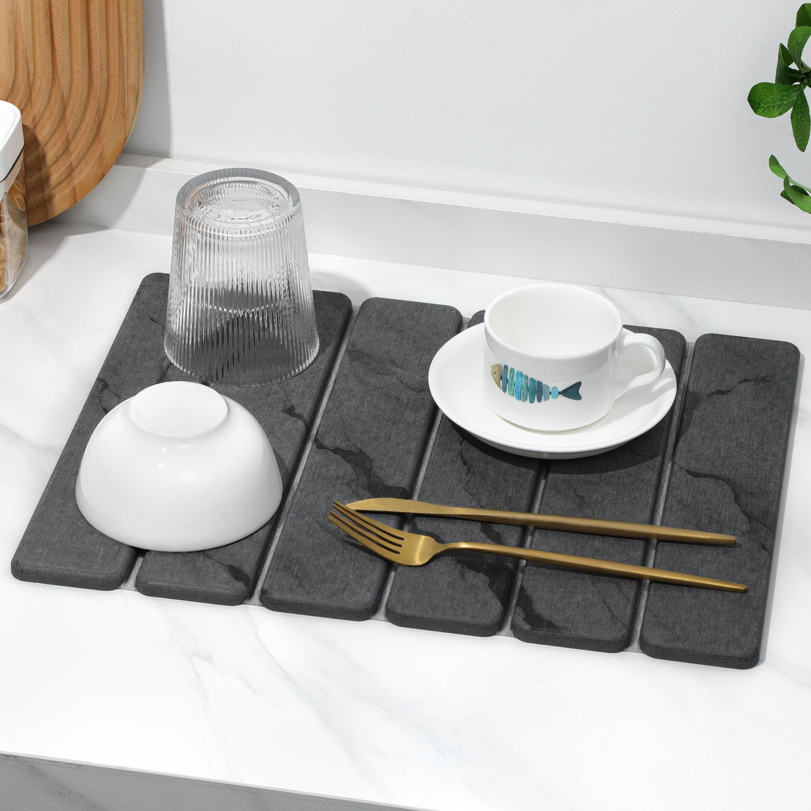 Linidcoud set on counter with marble aesthetic