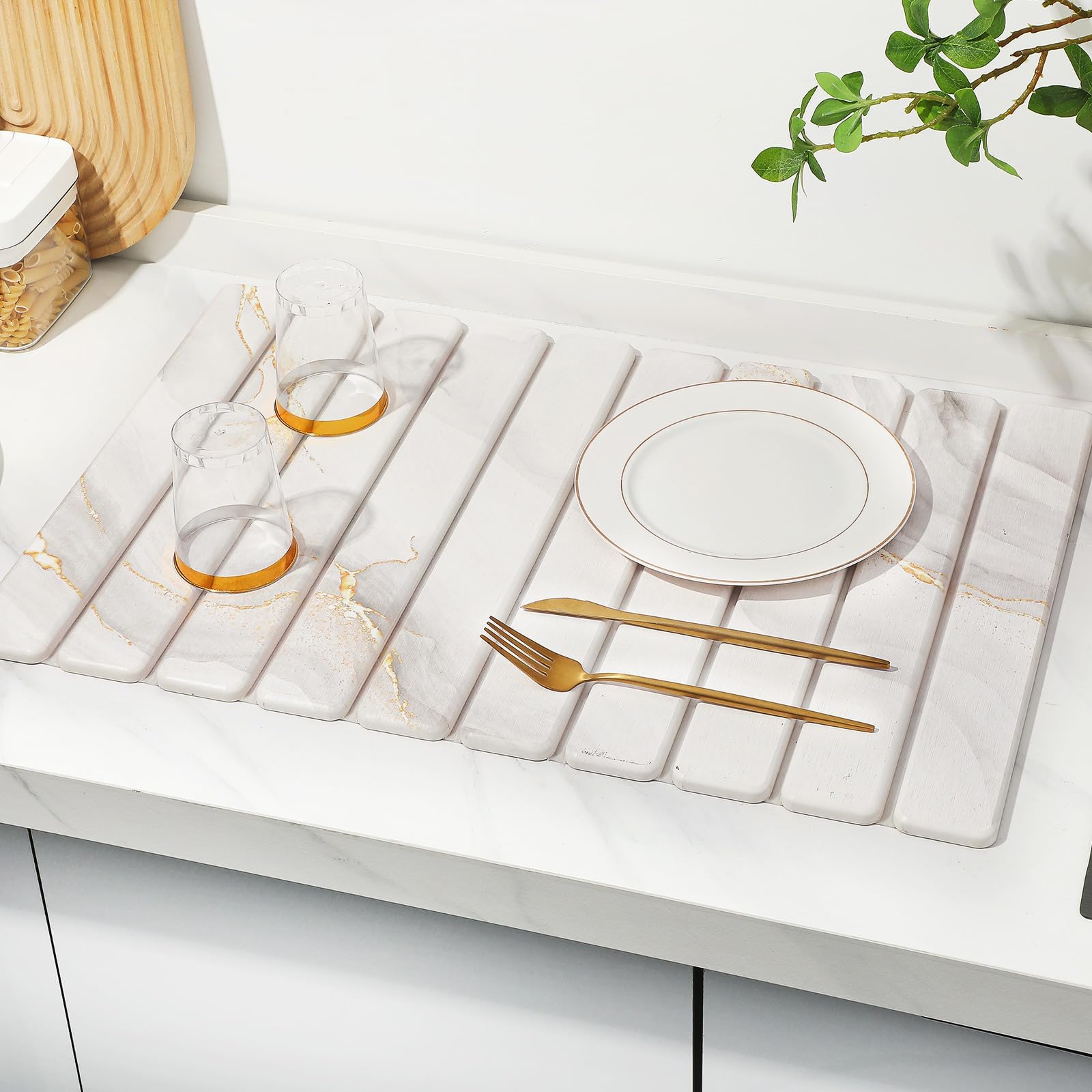 Linidcoud marble-pattern drying mat doubles as coaster and versatile daily aid