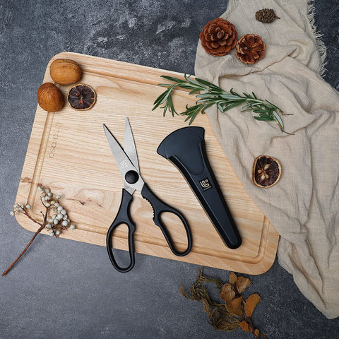 Linoroso kitchen shears multi-use for meat, herbs, and more.