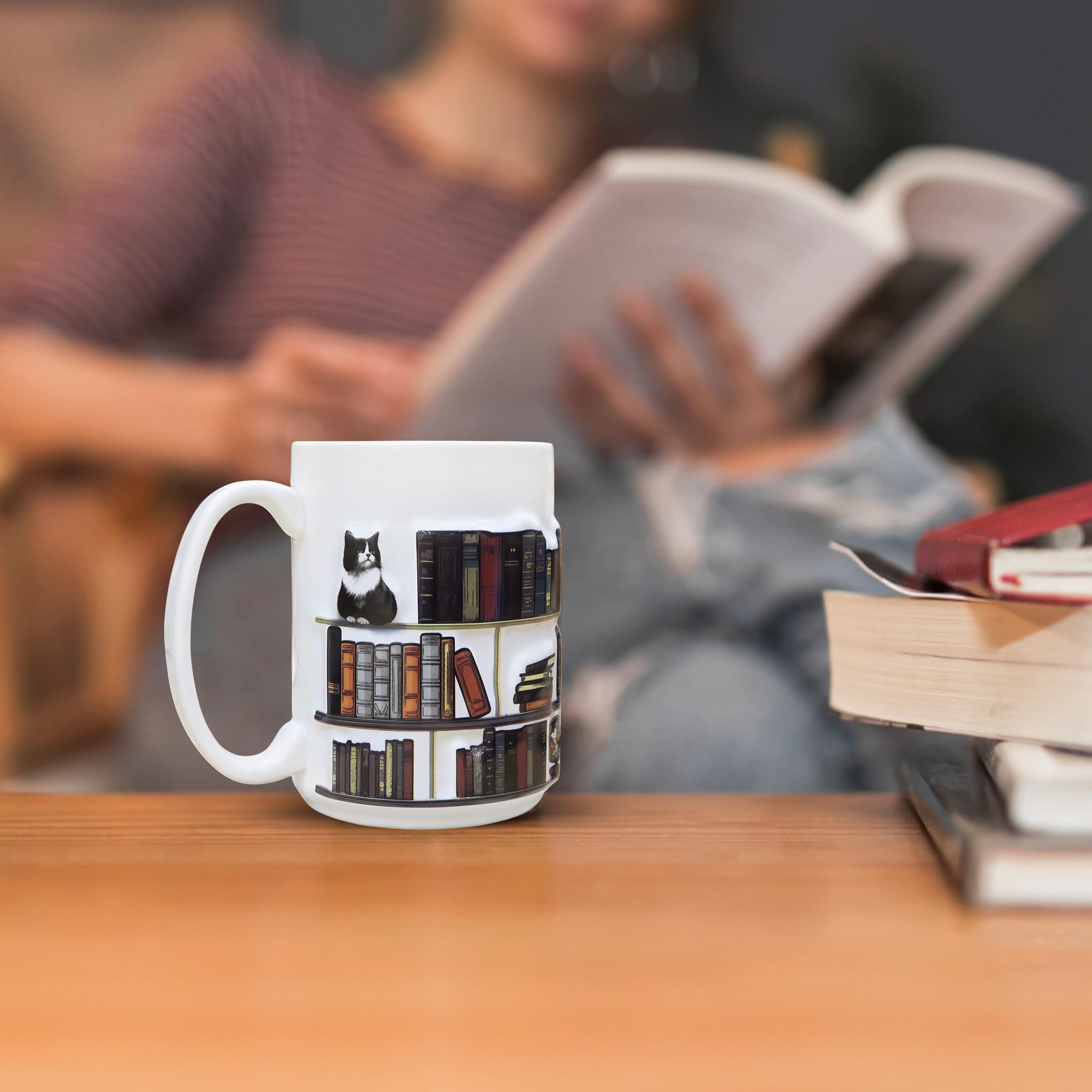 Livinges 3D bookshelf mug ideal for book clubs and coffee breaks.