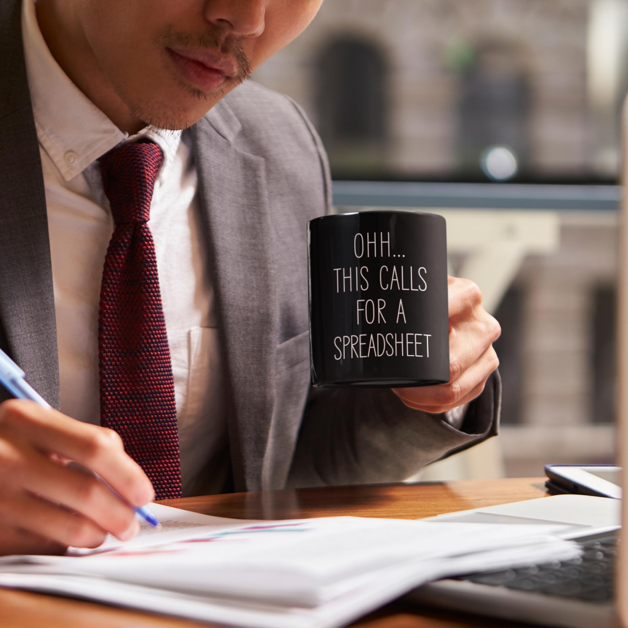 Livinges mug with comfortable C-handle fits left and right handed users