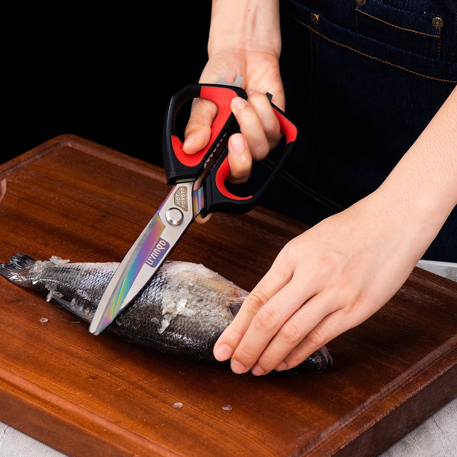 LIVINGO stainless-steel blades stay sharp for daily kitchen use