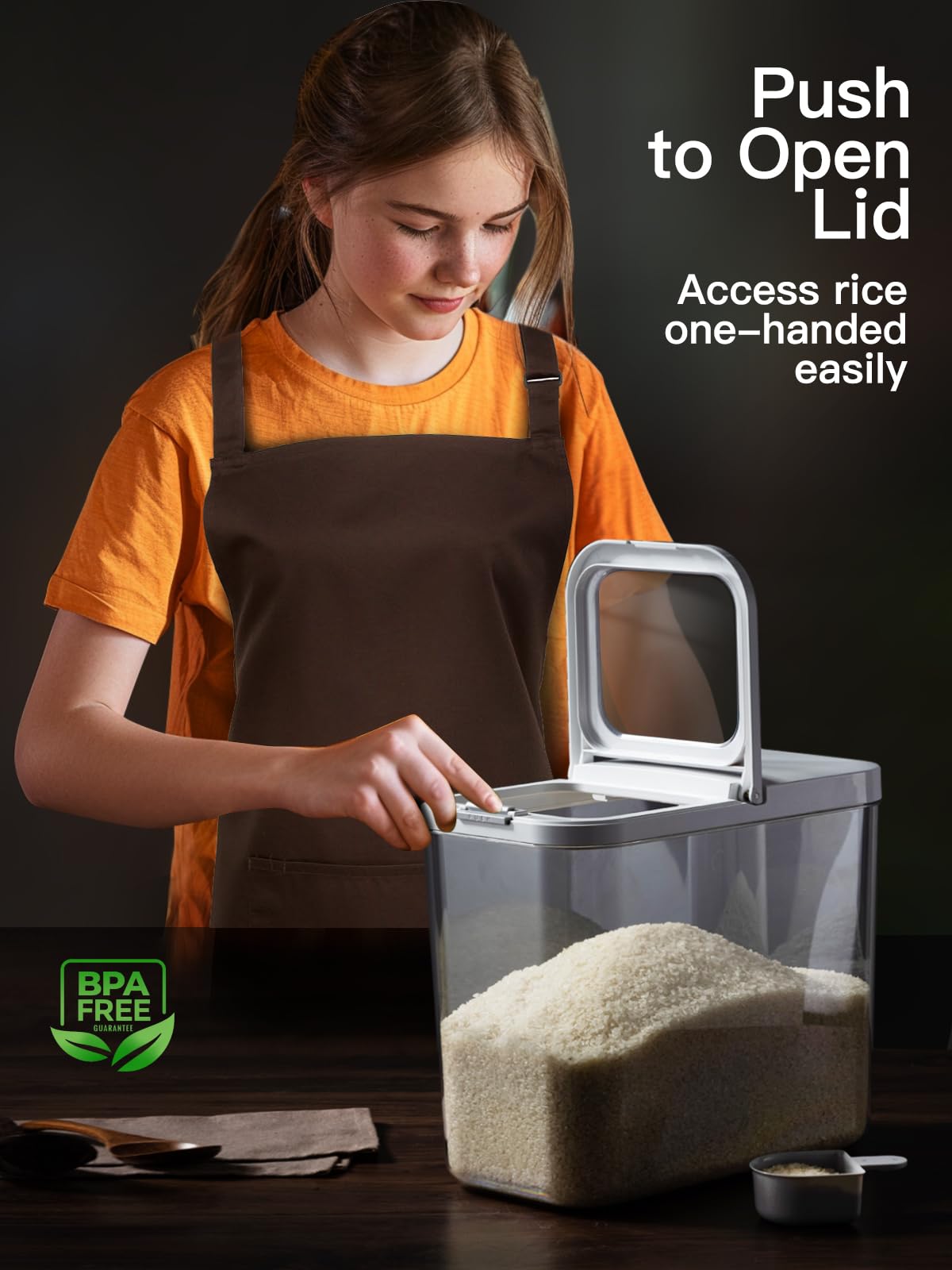 LivLab Mker separate spoon clip keeps the measuring scoop dry and ready.