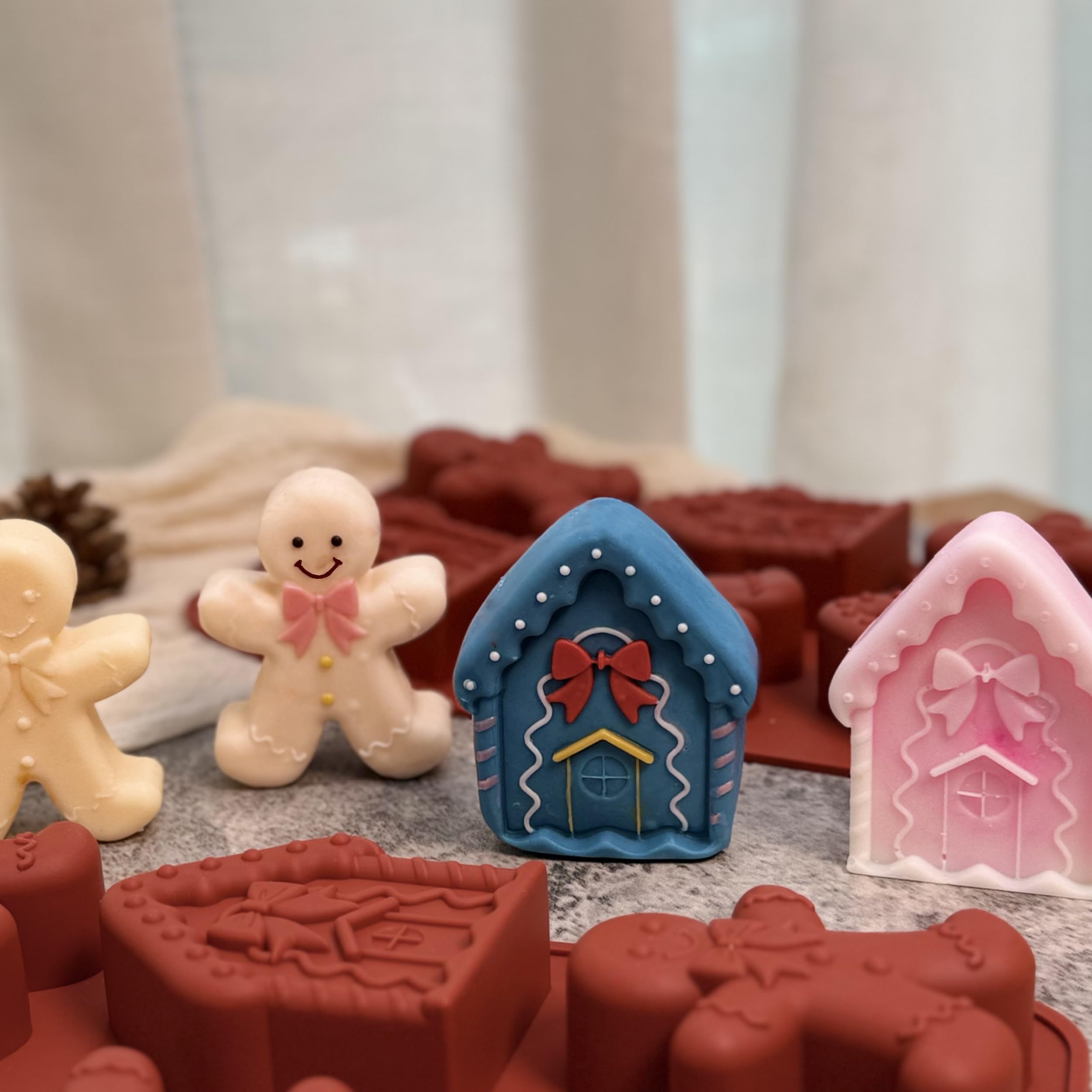 LLchunyun Gingerbread Man mold creates cute treats for holiday gifts.