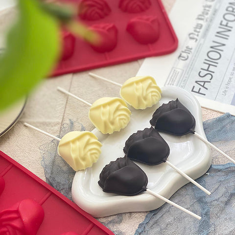 LLchunyun packaging bags for rose lollipops provide neat presentation.