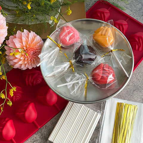 LLchunyun rose-shaped ice mold adds romantic flair to drinks.