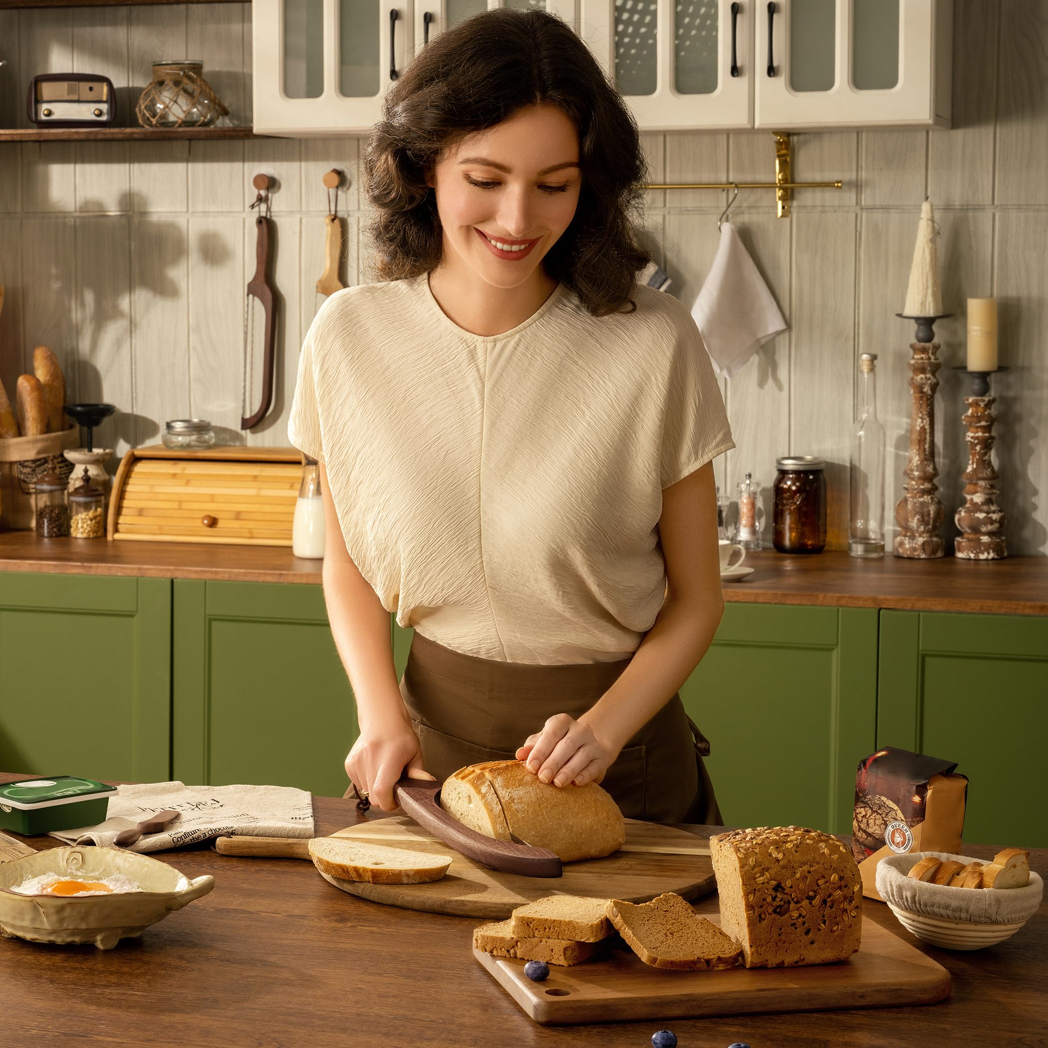 LLOTUS versatile bread knife suitable for sourdough, bagels, and sandwiches
