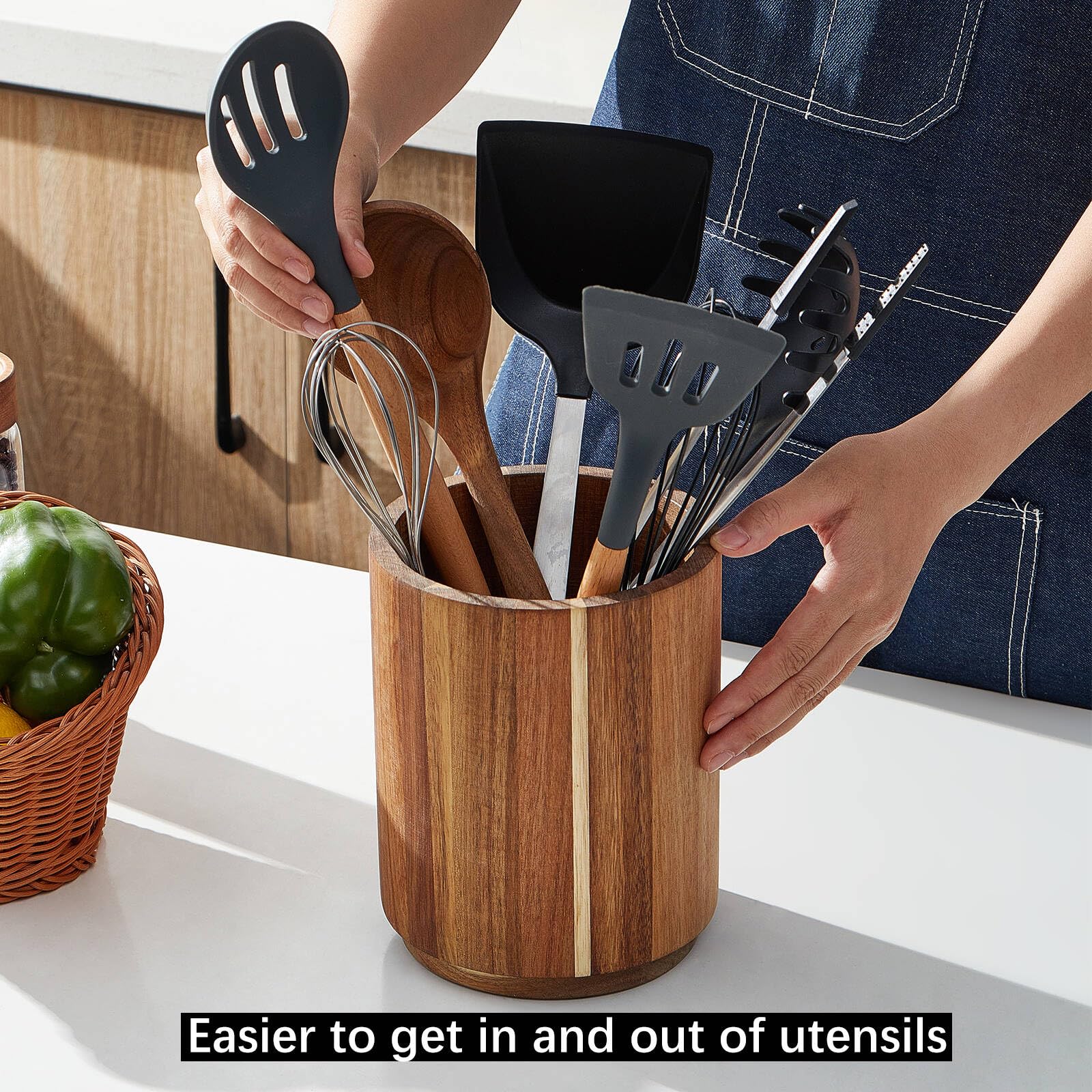 LOHONER large-capacity crock holds over 15 utensils.