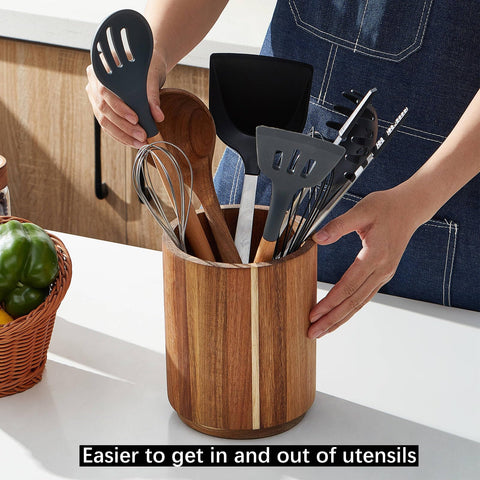 LOHONER large-capacity crock holds over 15 utensils.