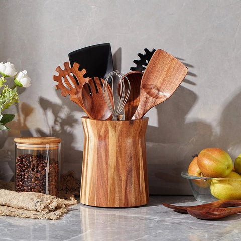 LOHONER closeup of varnished finish highlighting natural wood grain and easy cleaning