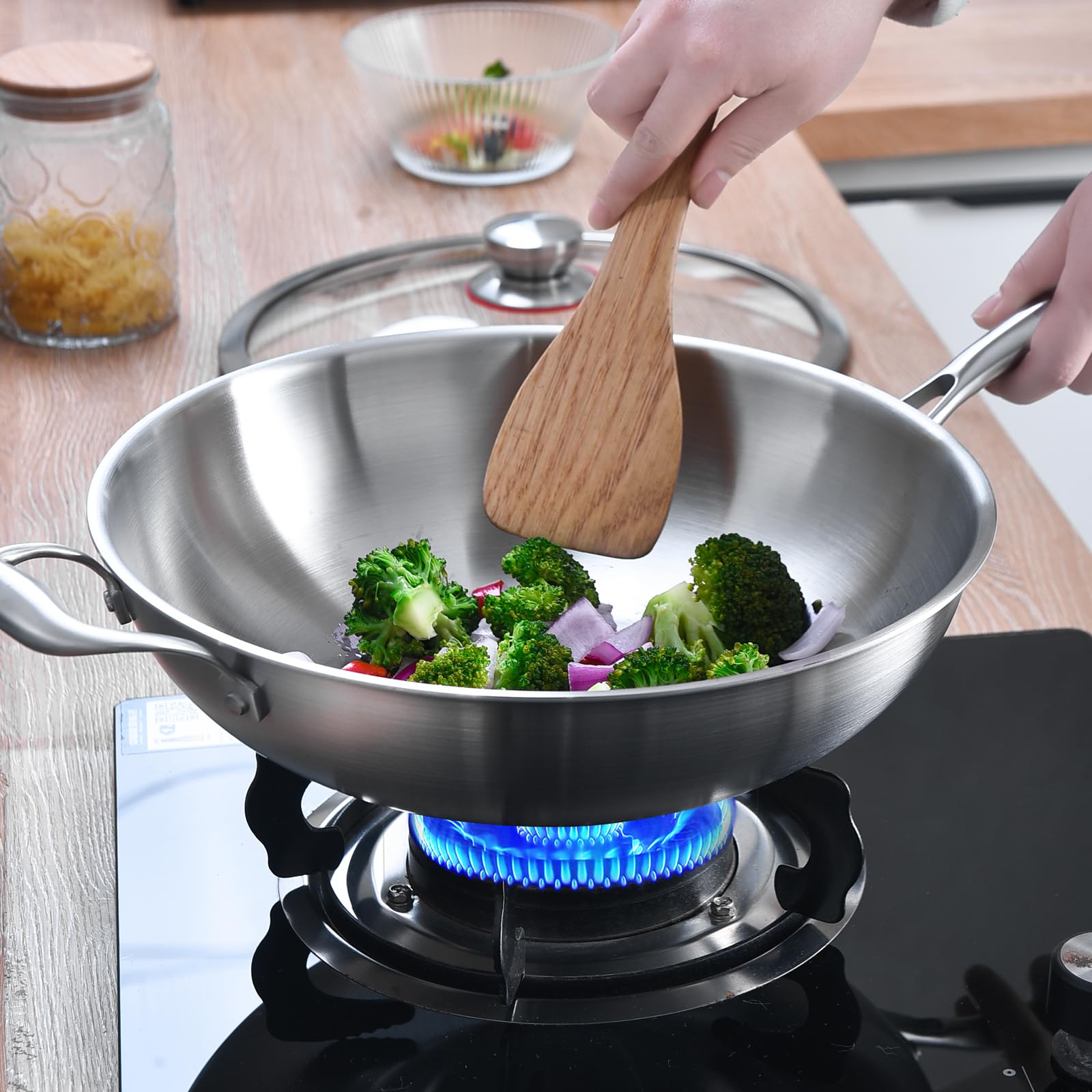 LOLYKITCH oven safe design transitions from stovetop to oven with ease