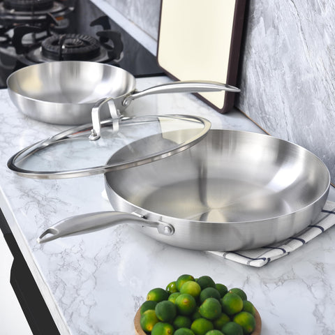 LOLYKITCH polished surface simplifies cleanup after high-heat searing