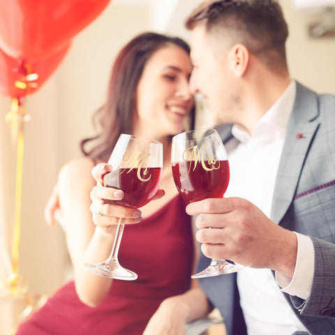 LOMEVE scented candle creates a romantic ambiance for evenings